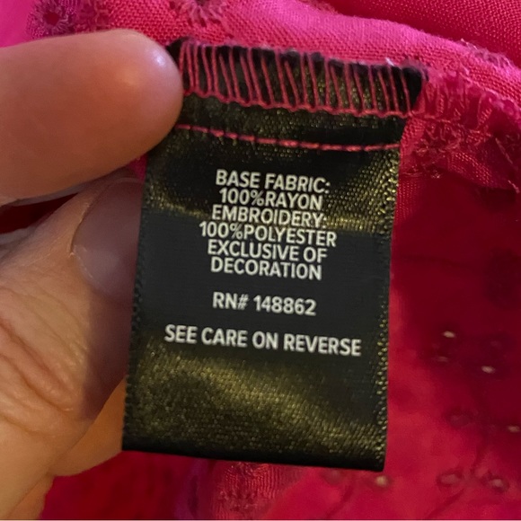 Size 3 Torrid eyelet, sleeveless top - Picture 9 of 9